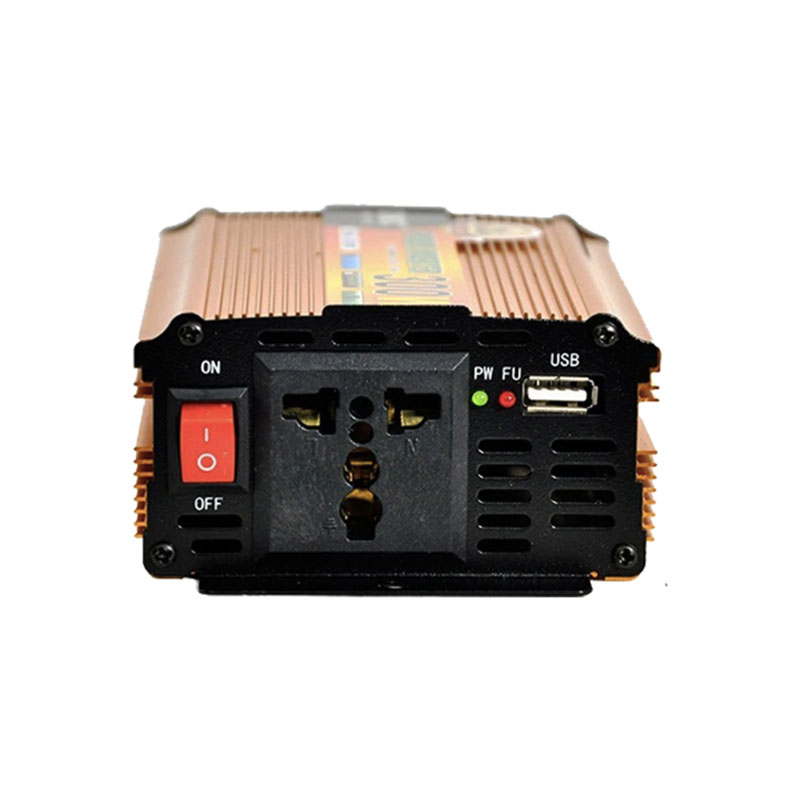 Conçu pour une utilisation avec une tension d'entrée de 12V CC, cet onduleur offre une plage de fonctionnement flexible entre 9,7V et 15V CC, assurant une compatibilité étendue avec diverses sources d'alimentation. Transformez efficacement cette énergie en une sortie AC de 220V, fournissant une puissance continue de 1000W, avec une puissance crête exceptionnelle de 2000W pour répondre aux demandes les plus élevées. Son onde sinusoïdale modifiée garantit une performance stable et fiable pour alimenter une gamme variée d'appareils électroniques, des tablettes aux petits appareils ménagers. De plus, l'onduleur est équipé d'une sortie USB 5VDC (1000mA) pour charger vos gadgets mobiles en déplacement. La sécurité est au cœur de la conception de cet onduleur. Profitez de la tranquillité d'esprit grâce à des fonctionnalités avancées telles que la protection contre l'inversion de polarité, les tensions d'entrée excessives ou insuffisantes, les courts-circuits, la surchauffe et les surcharges. Ces caractéristiques assurent une utilisation sûre et prolongent la durée de vie de votre équipement. Onduleur Solaire UKC 1000W / Power Inverter