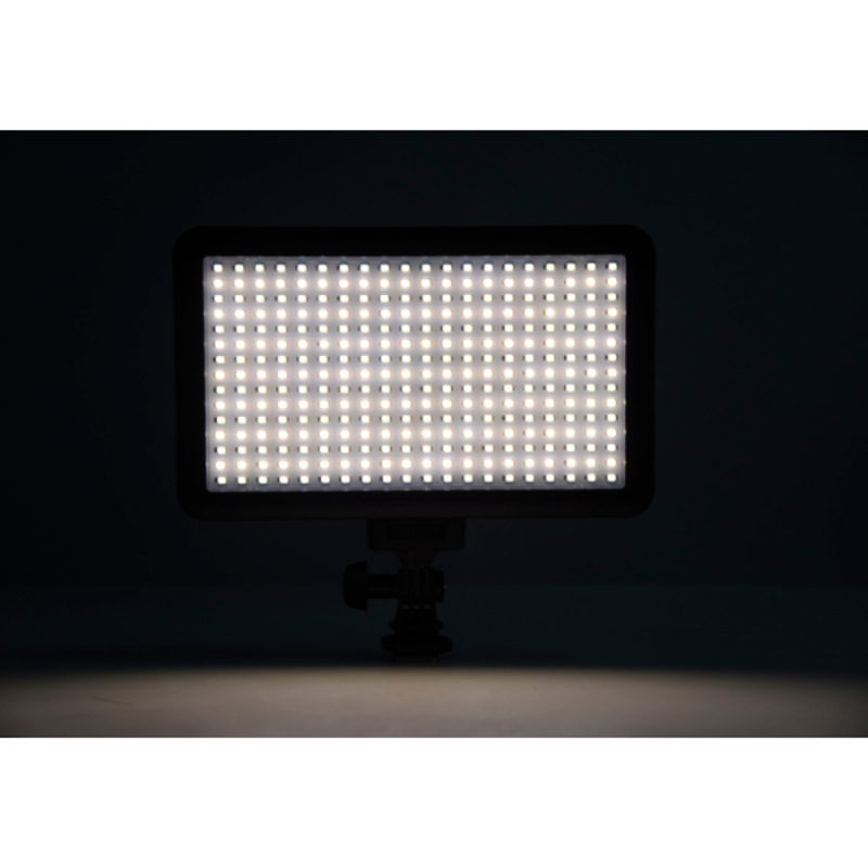 Eclairage / minette LED pour appareil photo reflex numérique. Très bonne luminosité pour prendre des vidéos.LED-300